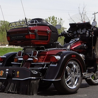 H-D-Dresser-Custom-Maroon-Black-3