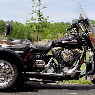 H-D-Road-King-Black-Custom-9
