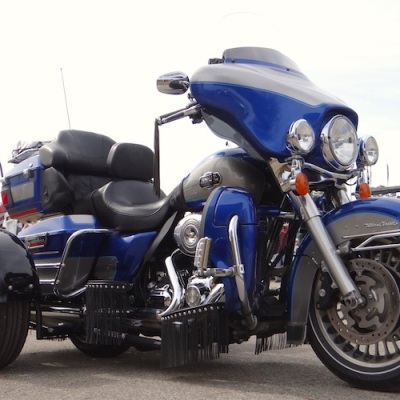 H-D-Ultra-Classic-in-BLK-Classic-Kit-15-Chrome-DB-40-copy