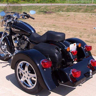 Harley-Davidson-Sportster-Black-Classic-15-in-chrome-2