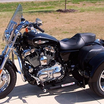 Harley-Davidson-Sportster-Black-Classic-15-in-chrome-4