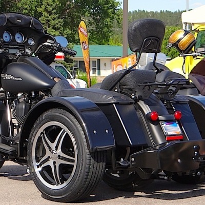 Harley-Davidson-Street-Glide-Stnd-Blk-Matte-Blk-Bike-15-in-Mach-Face-11