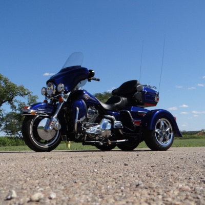 Harley-Davidson-Ultra-Classic-2006-SN-17423-Joseph-W.-Miller-Jr.-PTM-Blue-Classic-Flared-15-in-Chrome-Reverse-15