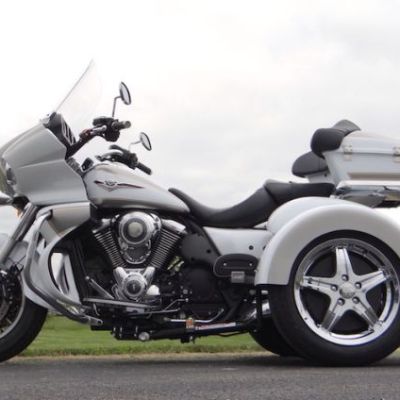 Kawasaki-Vulcan-1700-Voyager-PTM-White-Gray-Classic-15-in-Chrome-Reverse-17