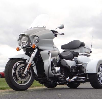 Kawasaki-Vulcan-1700-Voyager-PTM-White-Gray-Classic-15-in-Chrome-Reverse-24