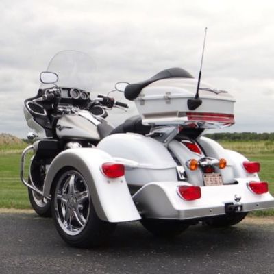 Kawasaki-Vulcan-1700-Voyager-PTM-White-Gray-Classic-15-in-Chrome-Reverse-3